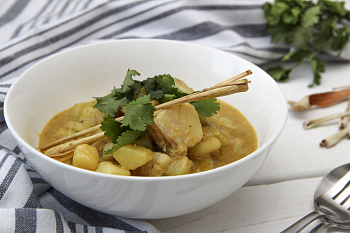 Карри из трески с кокосовым молоком и овощами
