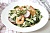 Теплый салат с пастой орзо, шпинатом и креветками